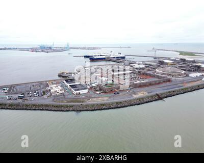 Luftaufnahme eines Gasterminals in Zeebrugge, Belgien Stockfoto