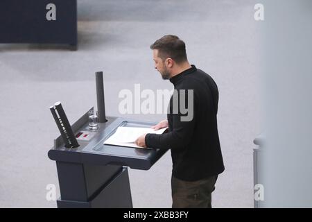 Berlin, Deutschland, 11.06.2024: Deutscher Bundestag: Sondersitzung des Deutschen Bundestags: Der ukrainische Präsident Wolodymyr Selenskyj hält eine Rede im Bundestag *** Berlin, Deutschland, 11 06 2024 Deutscher Bundestag Sondersitzung des Deutschen Bundestages ukrainischer Präsident Wolodymyr Zelensky hält eine Rede im Bundestag Copyright: XdtsxNachrichtenagenturx dts 39586 Stockfoto