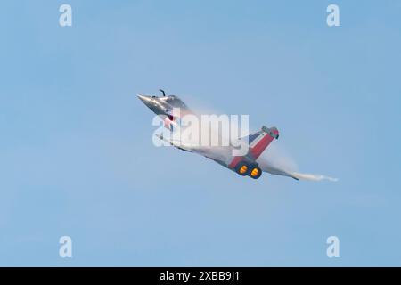 Dassault Rafale auf der Le Temps des Helices Air Show 2024 in La Ferte-Alais, Frankreich Stockfoto