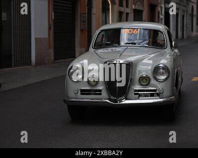 Brescia, Italien. Juni 2024. Die Teilnehmer vor dem Miglia Race 1000 2022 in Brescia (BS), Italien am 10. Juni 2024. Quelle: Unabhängige Fotoagentur/Alamy Live News Stockfoto