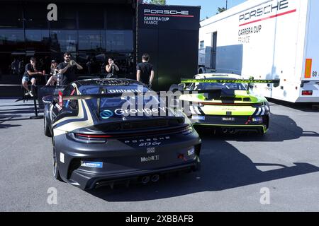 Porsche 911 GT3 Cup Rennwagen, der am 14. September 4/2024 beim 4-Stunden-Rennen in Barcelona bei der European Le Mans Series auf der Rennstrecke in Barcelona teilnahm Stockfoto