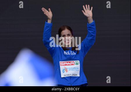 Silbermedaillengewinnerin Aikaterini Stefanidi vom Team Greece posiert für ein Foto während der Medaillenzeremonie für das Finale der Pole Vault der Frauen während der 26. Ausgabe der Leichtathletik-Europameisterschaft Rom 2024 im Olympiastadion in Rom, Italien - Dienstag, 11. Juni 2024 - Sport, Leichtathletik (Foto: Fabrizio Corradetti/LaPresse) Stockfoto