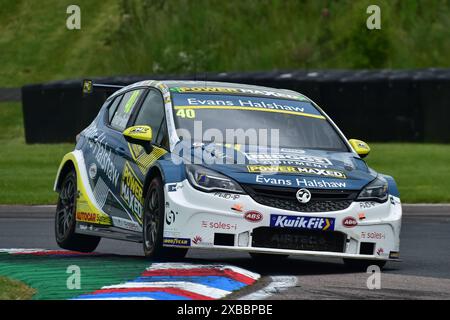 Aron Taylor-Smith, Vauxhall Astra, Evans Halshaw Power Maxed Racing, BTCC, British Touring Car Championship, Runden zehn, elf und zwölf der 202er Stockfoto