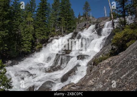 Canyon Creek Wasserfall in der Wildnis der Trinity Alps in den Bergen von Nordkalifornien, USA. Stockfoto