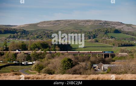 05/2013 Clapham Viaduct (Yorkshire) 47818 + 47501 Handwerker (Schwanz) 1Z79 1645 Ravenglass - Crewe Northern Belle (eng Work @ Lancaster South Jn) Stockfoto