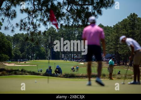 Dorf Pinehurst, Vereinigte Staaten. Juni 2024. Die Spieler trainieren vor der 124. US Open Championship im Pinehurst Resort & C.C. (Kurs Nr. 2) in Pinehurst, NC am Dienstag, den 11. Juni 2024. Foto: Veasey Conway/UPI Credit: UPI/Alamy Live News Stockfoto