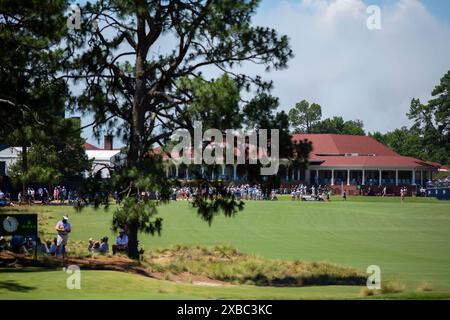 Dorf Pinehurst, Vereinigte Staaten. Juni 2024. Das Clubhaus Pinehurst Nr. 2 wird während des Trainings vor der 124. US Open Championship im Pinehurst Resort & C.C. in Pinehurst, NC am Dienstag, den 11. Juni 2024, gesehen. Foto: Veasey Conway/UPI Credit: UPI/Alamy Live News Stockfoto