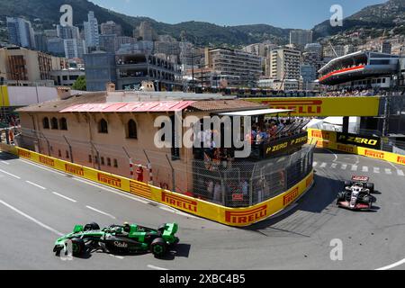 Monte Carlo, Fürstentum Monaco. Mai 2024. Formel 1 Grand Prix de Monaco auf dem Circuit de Monaco in Monte Carlo. Im Bild: Zhou Guanyu (CHN) vom Stake F1-Team tritt sauber in La Rascasse während des Qualifying © Piotr Zajac/Alamy Live News Stockfoto