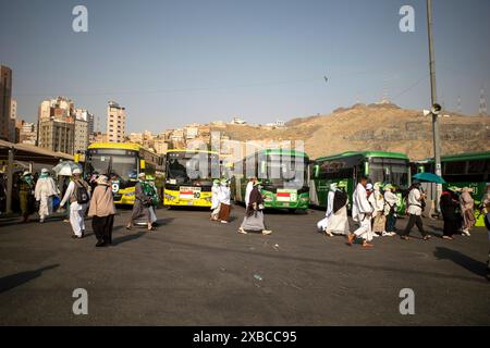 Mekka, Saudi-Arabien - 28. Mai 2024: Shalawat Bus, Transporteinrichtungen im Shib Amir Terminal in Makkah für Muslime, die Hadschi durchführen Stockfoto