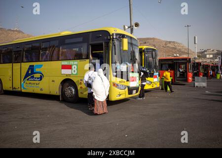 Mekka, Saudi-Arabien - 28. Mai 2024: Shalawat Bus, Transporteinrichtungen im Shib Amir Terminal in Makkah für Muslime, die Hadschi durchführen Stockfoto