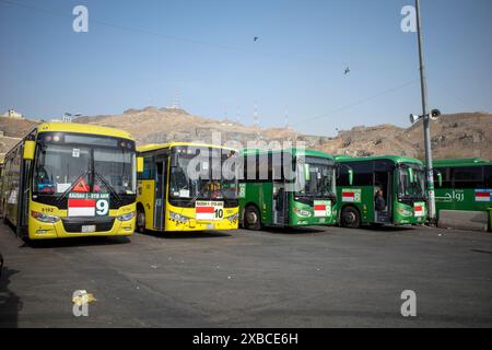 Mekka, Saudi-Arabien - 28. Mai 2024: Shalawat Bus, Transporteinrichtungen im Shib Amir Terminal in Makkah für Muslime, die Hadschi durchführen Stockfoto