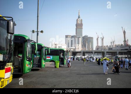 Mekka, Saudi-Arabien - 28. Mai 2024: Shalawat Bus, Transporteinrichtungen im Shib Amir Terminal in Makkah für Muslime, die Hadschi durchführen Stockfoto