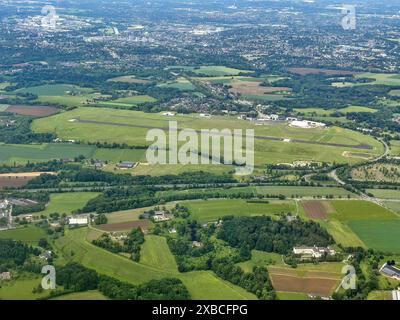 Luftaufnahme des Essener Luftplatzes Mühlheim im Hintergrund Stadt Mühlheim an der Ruhr, Nordrhein-Westfalen Stockfoto