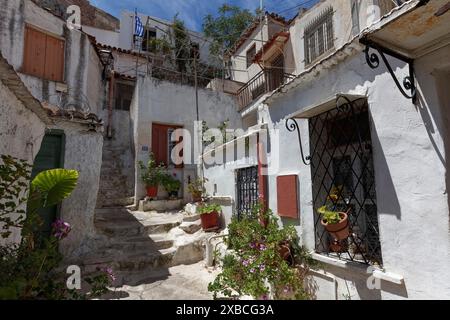 Treppenallee in Anafiotika, traditionelles Wohnviertel mit kleinen Häusern im Stil der Kykladen, Athen, Griechenland Stockfoto