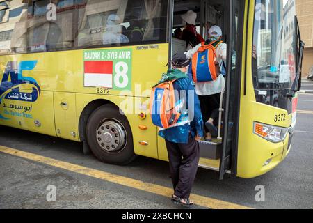 Mekka, Saudi-Arabien - 28. Mai 2024: Shalawat Bus, Transporteinrichtungen im Shib Amir Terminal in Makkah für Muslime, die Hadschi durchführen Stockfoto