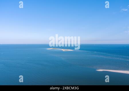 Aus der Vogelperspektive auf den Strand der Pelican Peninsula in Dauphin Island, Alabama Stockfoto