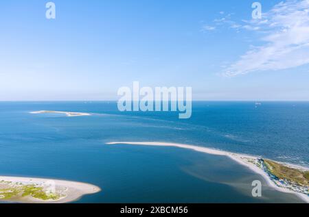 Aus der Vogelperspektive auf den Strand der Pelican Peninsula in Dauphin Island, Alabama Stockfoto