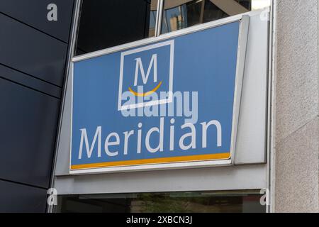 Ottawa, Kanada - 4. Juni 2024: Schild der Meridian Credit Union auf dem Bürogebäude in der Innenstadt von Ottawa, Ontario. Stockfoto