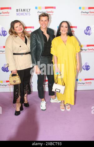 Alina Wichmann, Lukas sauer und Miyabi Kawai bei der 'Ernsting's Family Fashionshow' am 11.06.2024 in Hamburg Stockfoto