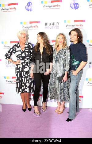 Brigitte Nielsen, Elizabeth Hurley, Elisabeth Roehm und Damian Hurley bei der Ernsting s FamilienFashionshow am 11.06.2024 in Hamburg Ernstings Family Modenschau 2024 in Hamburg *** Brigitte Nielsen, Elizabeth Hurley, Elisabeth Roehm und Damian Hurley auf der Ernsting’s Family Fashion Show am 11. 06 2024 in Hamburg Ernstings Family Fashion Show 2024 in Hamburg Stockfoto