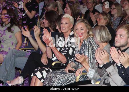 Damian Hurley, Brigitte Nielsen und Elisabeth Roehm bei der Ernsting’s Family Fashionshow am 11.06.2024 in Hamburg Ernstings Family Modenschau 2024 in Hamburg *** Damian Hurley, Brigitte Nielsen und Elisabeth Roehm auf der Ernsting’s Family Fashion Show am 11. 06 2024 in Hamburg Ernstings Family Fashion Show 2024 in Hamburg Stockfoto