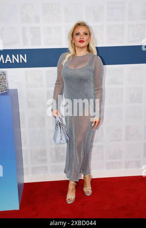 Evelyn Burdecki bei der Bertelsmann Sommerparty in der Bertelsmann Repräsentanz Berlin. *** Evelyn Burdecki bei der Bertelsmann Sommerparty in der Bertelsmann Repräsentanz in Berlin Stockfoto