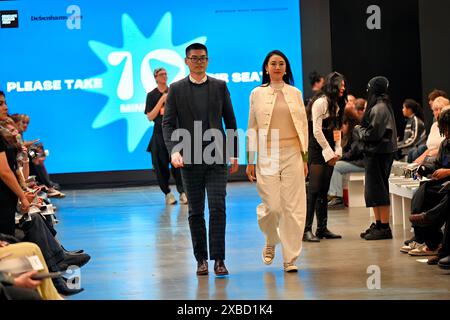 LONDON, GROSSBRITANNIEN. Juni 2024. Teilnehmer des de Montfort University Catwalk präsentieren sich auf der Graduate Fashion Week 2024 Day 2 in der Old Truman Brewery, Großbritannien. Quelle: Siehe Li/Picture Capital/Alamy Live News Stockfoto