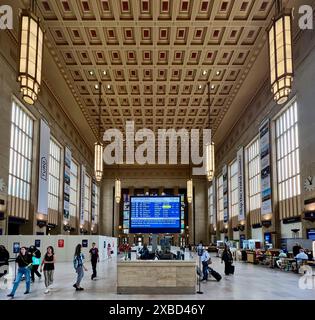 Passagiere warten auf die Abfahrt von der William Gray 30th Street Station in West Philadelphia. Stockfoto