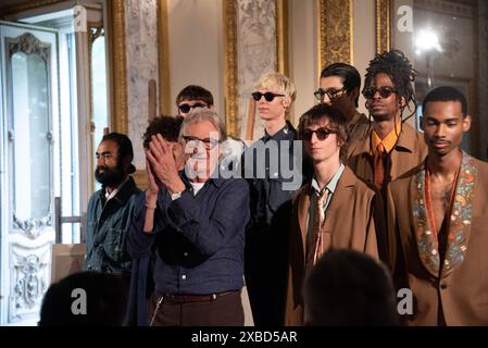 PAUL SMITH PRÄSENTIERT SS2025-SAMMLUNG AUF DER VILAL FAVARD IN FLORENZ FÜR PITTI UOMO #106 COPYRIGHT : ANDREA PAOLETTI PHOTO Stockfoto