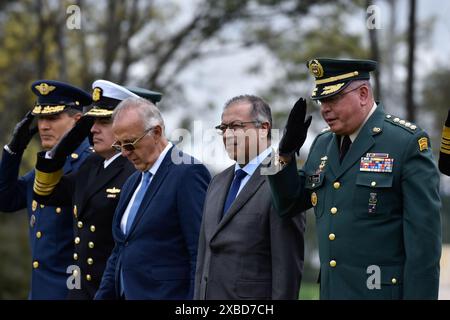 Bogota, Kolumbien. Juni 2024. Der kolumbianische Präsident Gustavo Petro nimmt am 31. Mai 2024 an der Zeremonie der Beförderung von Polizeikadetten in der General Santander Police Academy in Bogota, Kolumbien, Teil. Foto: Cristian Bayona/Long Visual Press Credit: Long Visual Press/Alamy Live News Stockfoto