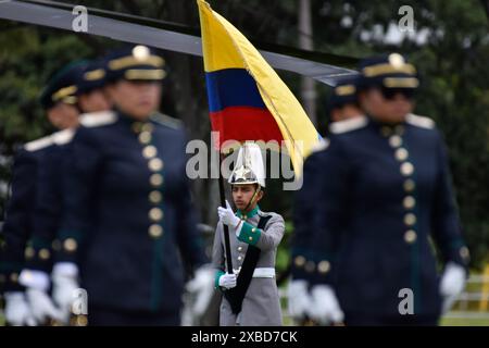 Bogota, Kolumbien. Juni 2024. Die kolumbianischen Polizeikadetten nehmen an ihrer Beförderungszeremonie an der General Santander Police Academy in Bogota Teil, Kolumbien, 31. Mai 2024. Foto: Cristian Bayona/Long Visual Press Credit: Long Visual Press/Alamy Live News Stockfoto