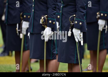 Bogota, Kolumbien. Juni 2024. Die kolumbianischen Polizeikadetten nehmen an ihrer Beförderungszeremonie an der General Santander Police Academy in Bogota Teil, Kolumbien, 31. Mai 2024. Foto: Cristian Bayona/Long Visual Press Credit: Long Visual Press/Alamy Live News Stockfoto