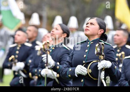 Bogota, Kolumbien. Juni 2024. Die kolumbianischen Polizeikadetten nehmen an ihrer Beförderungszeremonie an der General Santander Police Academy in Bogota Teil, Kolumbien, 31. Mai 2024. Foto: Cristian Bayona/Long Visual Press Credit: Long Visual Press/Alamy Live News Stockfoto