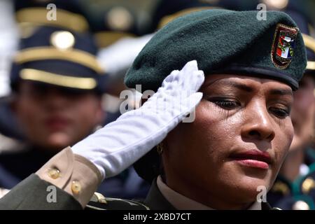 Bogota, Kolumbien. Juni 2024. Die kolumbianischen Polizeikadetten nehmen an ihrer Beförderungszeremonie an der General Santander Police Academy in Bogota Teil, Kolumbien, 31. Mai 2024. Foto: Cristian Bayona/Long Visual Press Credit: Long Visual Press/Alamy Live News Stockfoto