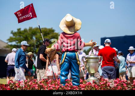 Dorf Pinehurst, Vereinigte Staaten. Juni 2024. Die Putter Boy Statue wird vor der 124. US Open Championship im Pinehurst Resort & C.C. (Kurs Nr. 2) in Pinehurst, NC am Dienstag, den 11. Juni 2024, gesehen. Foto: Veasey Conway/UPI Credit: UPI/Alamy Live News Stockfoto