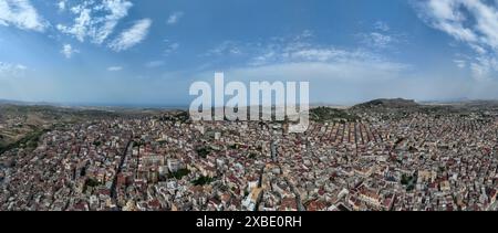 Luftaufnahme der Stadt Favara in der Provinz Agrigento, Sizilien, Italien. Stockfoto