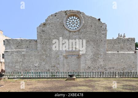 Kirche San Giovanni, im Untergeschoss gibt es Krypten, die berühmten Katakomben des Heiligen Johannes (Chiesa di San Giovanni alle Katakombe), Syrakus, Sizilien, Stockfoto