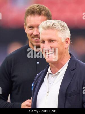 DFB-Trainer Julian Nagelsmann, Bundestrainer, Nationaltrainer, Bastian SCHWEINSTEIGER, Co-Moderator ARD im Freundschaftsspiel DEUTSCHLAND - UKRAINE 0-0 DEUTSCHLAND - UKRAINE in Vorbereitung auf die Europameisterschaft 2024 am 3. Juni 2024 in Nürnberg. Fotograf: Peter Schatz Stockfoto