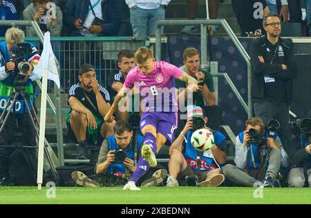 Toni Kroos, DFB 8 beim Eckball Ecke, Eckfahne, Eckfahne, im Freundschaftsspiel DEUTSCHLAND - GRIECHENLAND 2-1 in Vorbereitung auf die Europameisterschaft 2024 am 3. Juni 2024 in Nürnberg, Deutschland. Fotograf: Peter Schatz Stockfoto