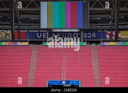 Leipzig, Deutschland. Juni 2024. Fußball: Europameisterschaft, Tag Der Offenen Medien Leipzig Stadion. Die Vorbereitungen für das erste Spiel im Stadion der Leipziger Europameisterschaft sind fast abgeschlossen. Am 18. Juni treffen sich Portugal und die Tschechische Republik hier in der Gruppenphase. Quelle: Jan Woitas/dpa/Alamy Live News Stockfoto