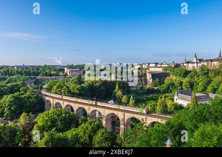 Die Passerelle, auch bekannt als das Luxemburger Viadukt, ist ein Viadukt in Luxemburg-Stadt im Süden Luxemburgs. Stockfoto