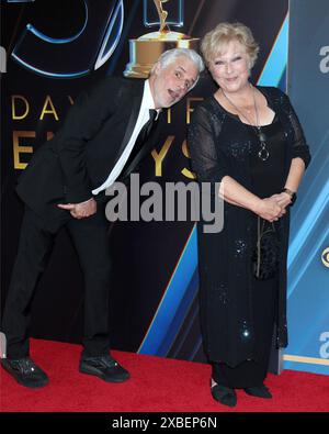 7. Juni 2024, Los Angeles, CA, USA: LOS ANGELES - 7. JUN: Christian LeBlanc, Beth Maitland kommt am 7. Juni 2024 bei den 51. Daytime Emmy Awards im Bonaventure Hotel in Los Angeles, CA. (Credit Image: © Kay Blake/ZUMA Press Wire) NUR ZUR REDAKTIONELLEN VERWENDUNG! Nicht für kommerzielle ZWECKE! Stockfoto