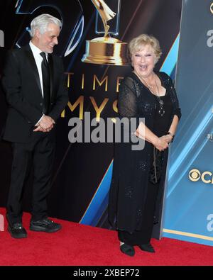 7. Juni 2024, Los Angeles, CA, USA: LOS ANGELES - 7. JUN: Christian LeBlanc, Beth Maitland kommt am 7. Juni 2024 bei den 51. Daytime Emmy Awards im Bonaventure Hotel in Los Angeles, CA. (Credit Image: © Kay Blake/ZUMA Press Wire) NUR ZUR REDAKTIONELLEN VERWENDUNG! Nicht für kommerzielle ZWECKE! Stockfoto