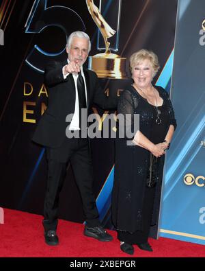 7. Juni 2024, Los Angeles, CA, USA: LOS ANGELES - 7. JUN: Christian LeBlanc, Beth Maitland kommt am 7. Juni 2024 bei den 51. Daytime Emmy Awards im Bonaventure Hotel in Los Angeles, CA. (Credit Image: © Kay Blake/ZUMA Press Wire) NUR ZUR REDAKTIONELLEN VERWENDUNG! Nicht für kommerzielle ZWECKE! Stockfoto