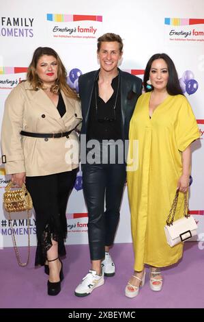 Alina Wichmann, Lukas sauer und Miyabi Kawai bei der Ernsting's Family Fashion Show 2024 im Hotel Atlantic. Hamburg, 11.06.2024 *** Alina Wichmann, Lukas sauer und Miyabi Kawai auf der Ernsting s Family Fashion Show 2024 im Hotel Atlantic Hamburg, 11 06 2024 Foto:xgbrcix/xFuturexImagex enrstings 4637 Stockfoto