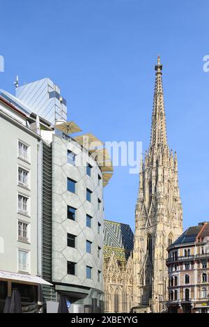 Wien, Österreich - Haas Haus gemischte Entwicklung am Stephansplatz von Hans Hollein Stockfoto