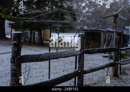 Schnee auf einer Farm im australischen Outback Stockfoto