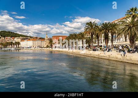 Riva Promenade Split Riva Promenade und Franziskuskirche in Split, Kroatien, Europa Riva Promenade und Franziskus Kirche in Split, Kroatien, Europa ** Stockfoto