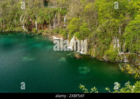 Wasserfälle im Nationalpark Plitvicer gesehen, Kroatien, Europa | Nationalpark Plitvicer Seen Wasserfälle, Kroatien, Europa Stockfoto