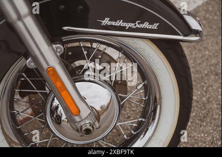 Italien, 09. Juni 2024: Motorräder der legendären Marke Harley Davidson auf der EUROPÄISCHEN H.O.G.-RALLYE der Senigallia Ancona Marche Stockfoto